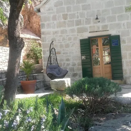 Almondhouse, Stonehouse, Seaview, Big Terace,omis Celina