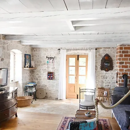 Almondhouse, Stonehouse, Seaview, Big Terace,omis Casa de Férias Celina